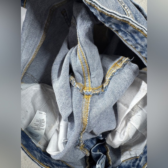 NWT WeWoreWhat Low Rise Rolled Light Vintage Distressed Denim Jean Shorts 26 - Picture 13 of 16